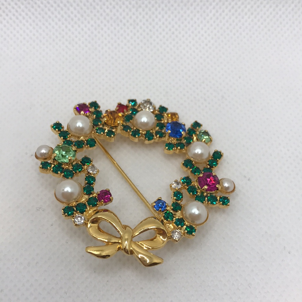 Vintage Sphinx Gold Pearl Rhinestone Wreath Brooch Designer